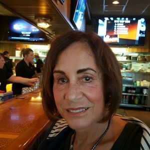 Meet your Posher, Laurie