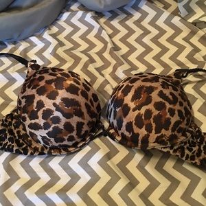 34 B Victoria secret bombshell bra