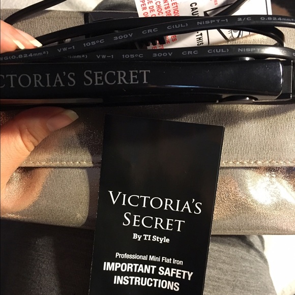 ⚠️Last Call⚠️Victoria's Secret Goodie - Picture 2 of 3