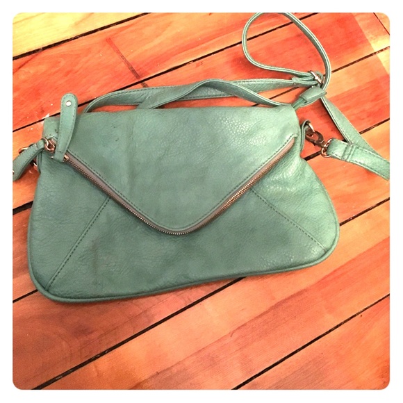 Super cute aqua bag ...perfect for summer!