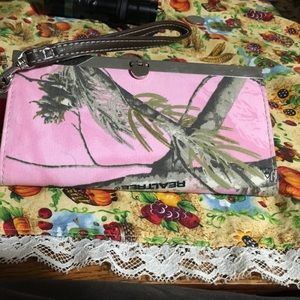 💗RealTree Wristlet Pink 💗