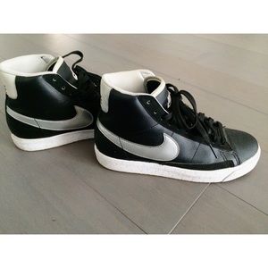 Black Nike Sneakers