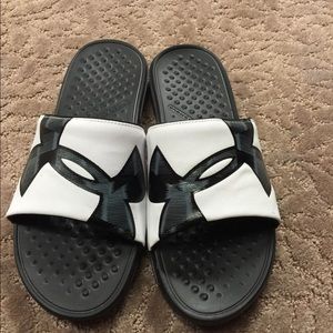 Underarmor slippers