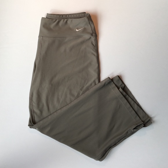 NWOT Nike Dri-Fit Capri Workout Pants