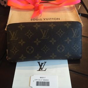 Louis Vuitton Zippy wallet