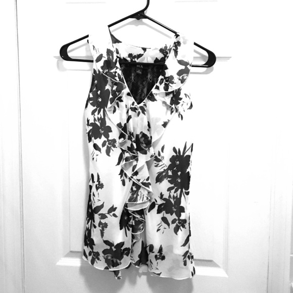 Black and white floral bcx sleeveless blouse