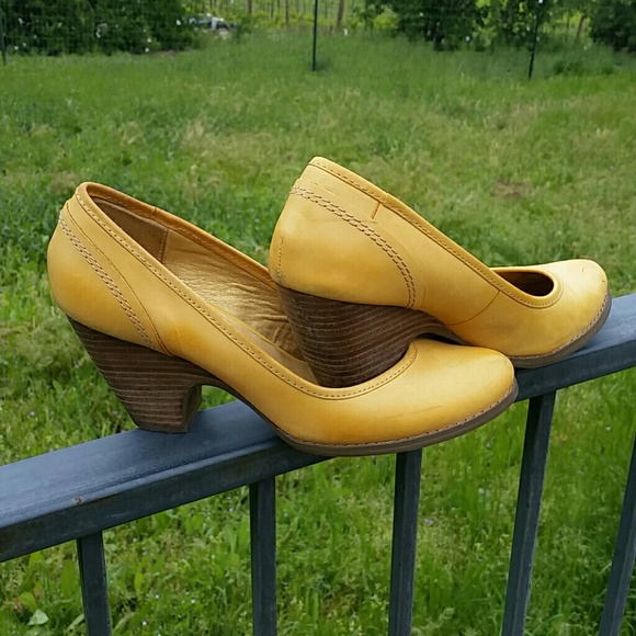 Seychelles mustard yellow heels size 8 1/2