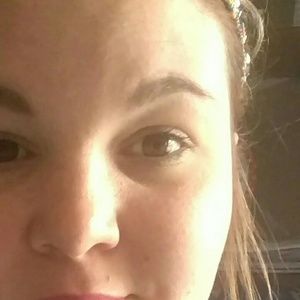 Meet your Posher, Caitlin