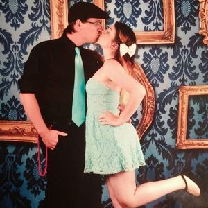 Meet your Posher, Demi