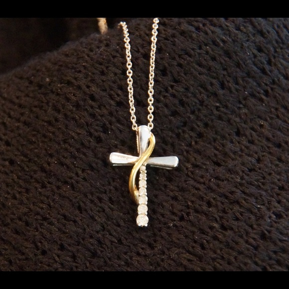 Jewelry - Diamond cross necklace