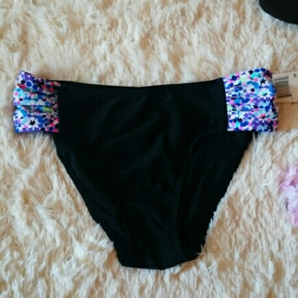 🎉 SOLD 🎉 BIKINI BOTTOM
