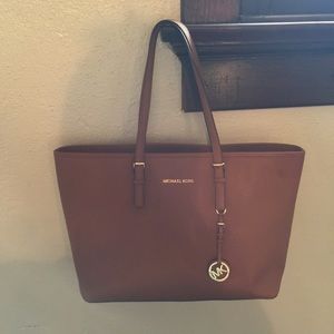 Michaels Kors large tote WITH matching wallet!