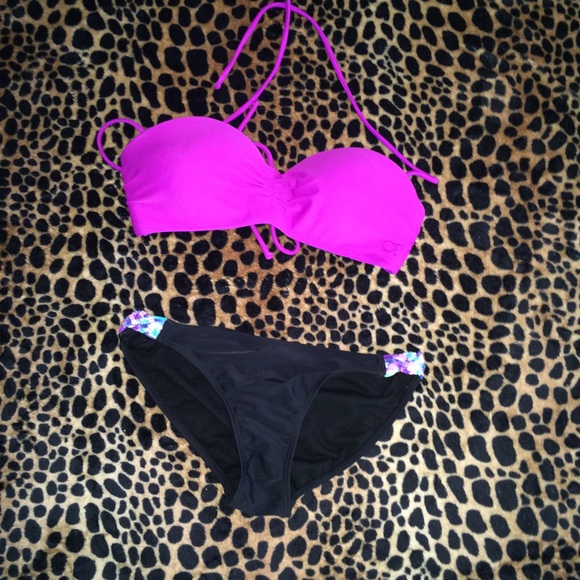 Bikini - Picture 1 of 1