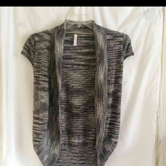 Marled Short Sleeved Cardigan ( Black and White )