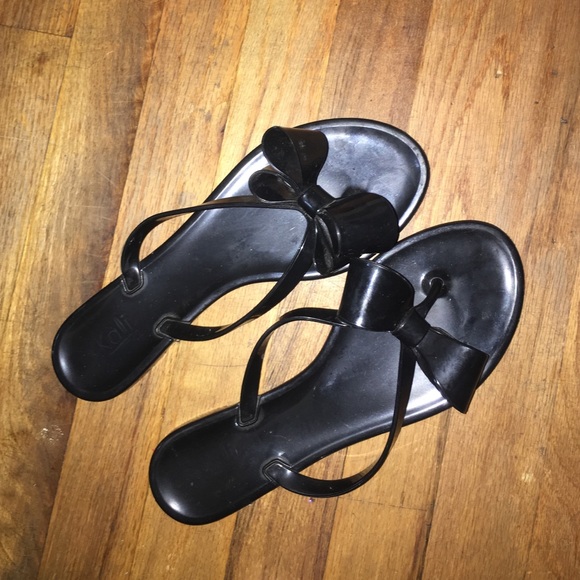 Black bow sandals