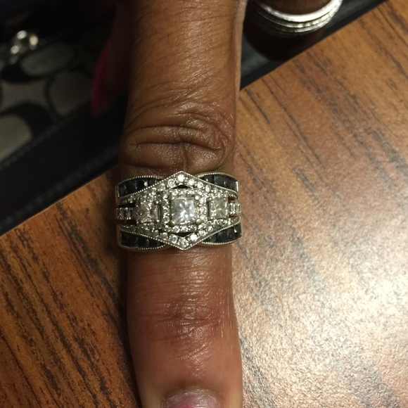 Wedding ring - Picture 1 of 3