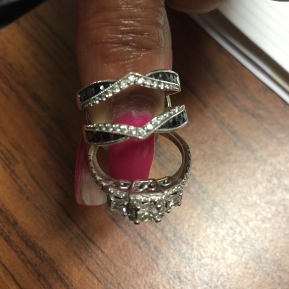 Wedding ring - Picture 2 of 3