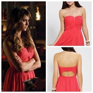 In Search of Kimchi Blue V-Front Strapless Dress