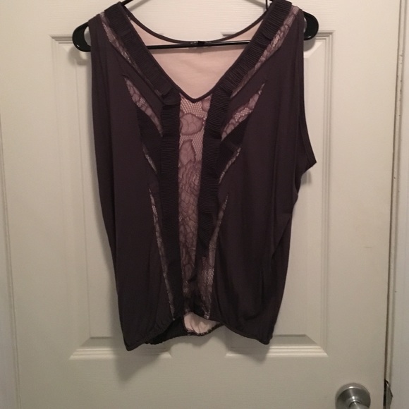 Gray and white lace sleeveless top. Oh so pretty!
