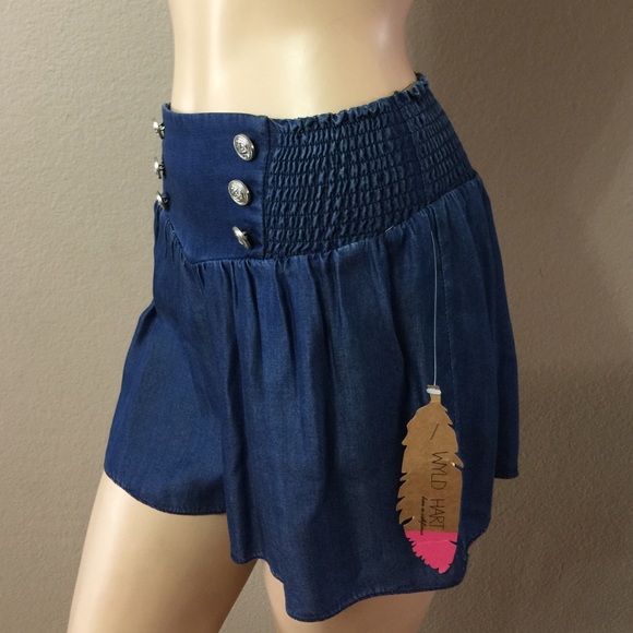 ❌SOLD❌ 💙 Cute Captain Denim Shorts 💙 - Picture 2 of 3