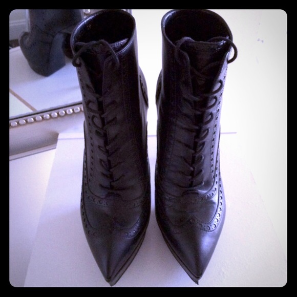 Yves Saint Laurent "Janis" boot
