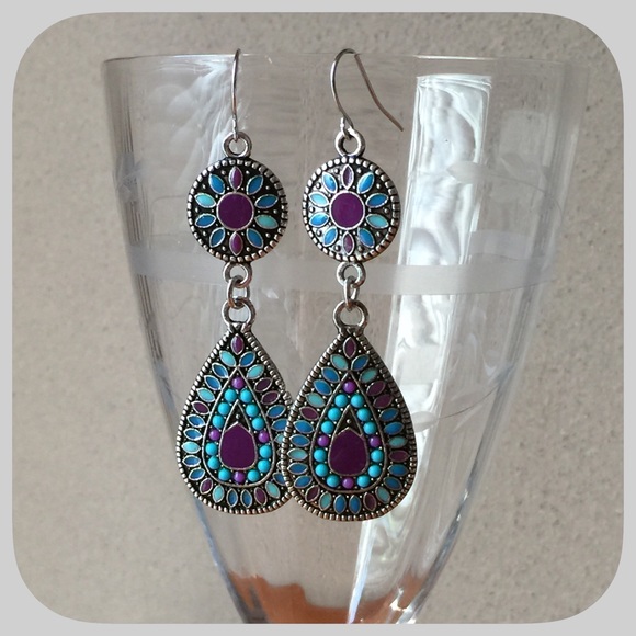 Boutique Jewelry - 🎊HP NWT Stunning Blue/Purple  Medallion Earrings