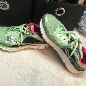 Saucony running shoe size 10