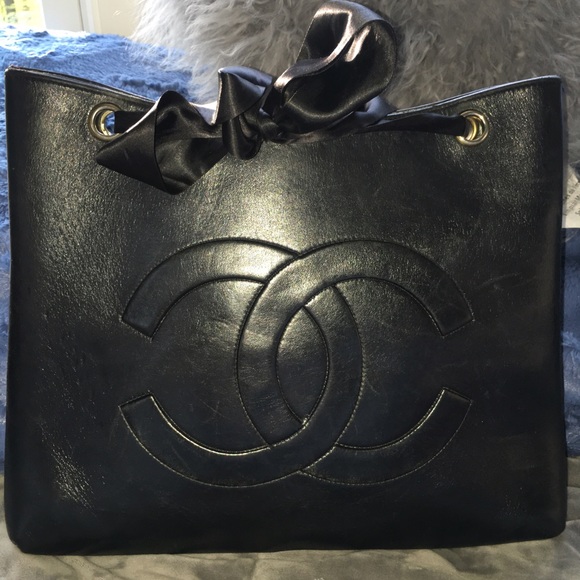 Jumbo Chanel flat shoulder bag or laptop bag