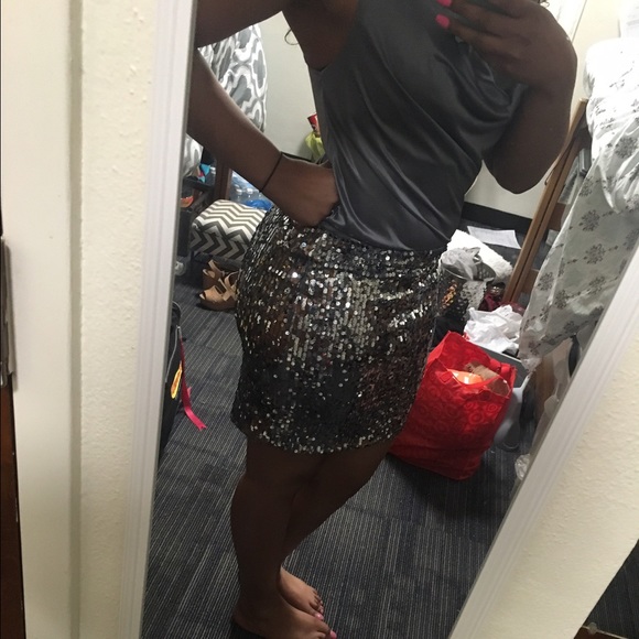 Silk and sequin party dress. - Picture 1 of 3