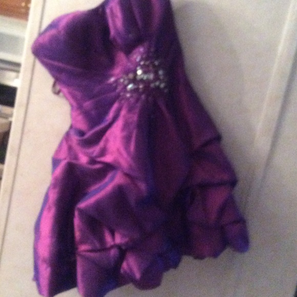 Dress - Picture 4 of 4