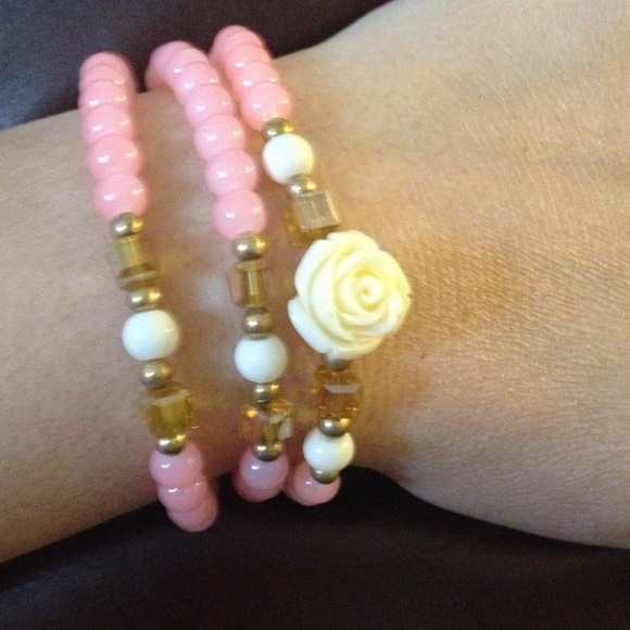 Pink rose stretch bracelet - Picture 2 of 3
