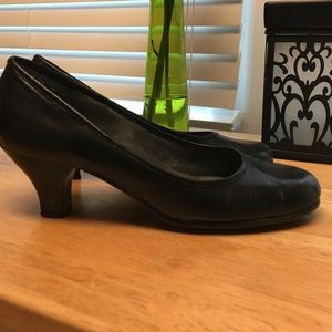 Aerosols black heels