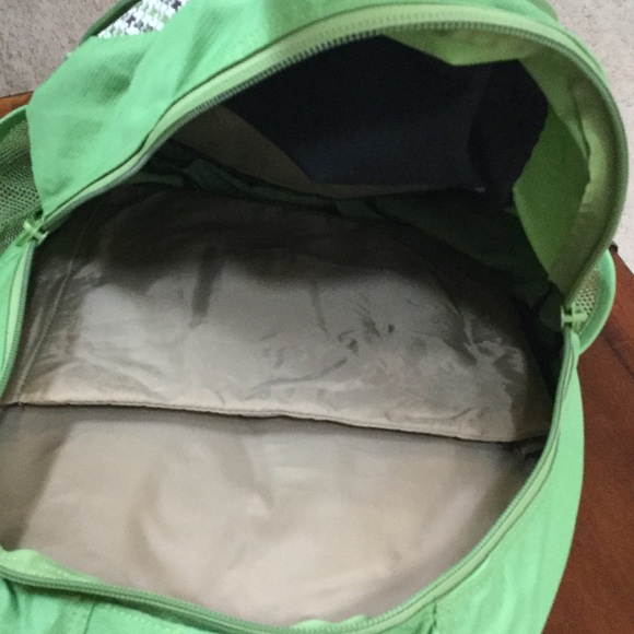 Apple green dakine backpack - Picture 3 of 4