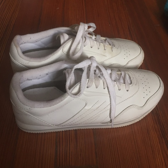🐇WHITE SNEAKERS🐇