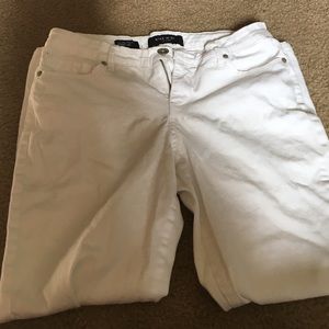 White skinny jeans