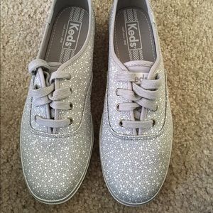 NWT Keds-gray with white dots casual sneaker.