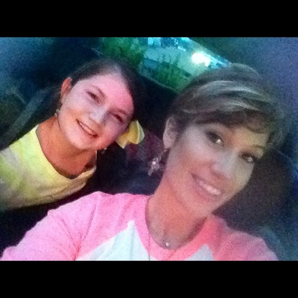 Meet your Posher, Tara - Picture 2 of 3