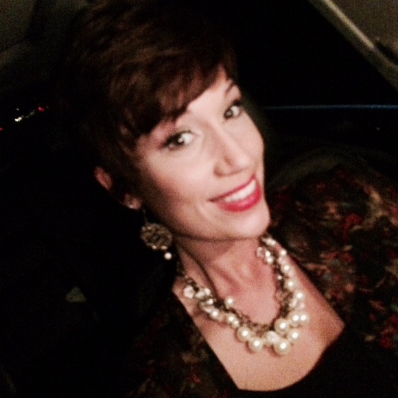 Meet your Posher, Tara - Picture 3 of 3