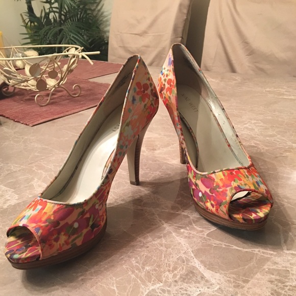 Nine West MultiColor Floral Heels 9.5m