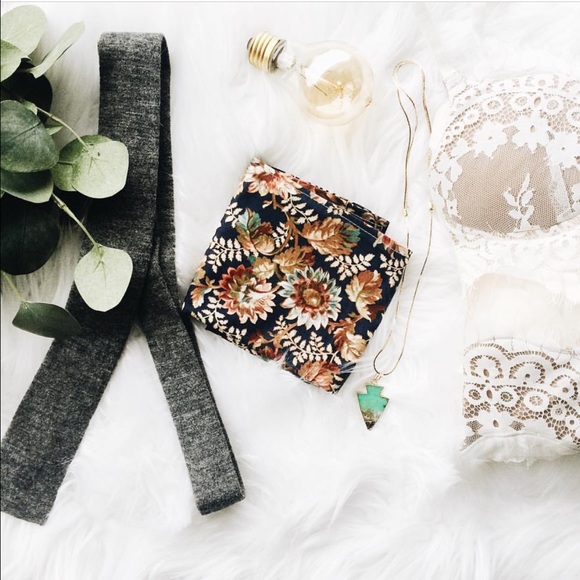 LAST1!🍾HP🍾White Lace Maxi Dress✨Lowest Price✨ - Picture 6 of 7