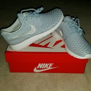 Brand New Nike Roshe Flynit
