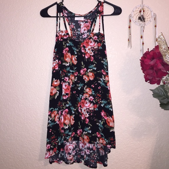 Flower Patterned Sleeveless Blouse - Picture 4 of 4