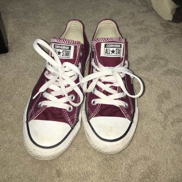 MAROON CONVERSE