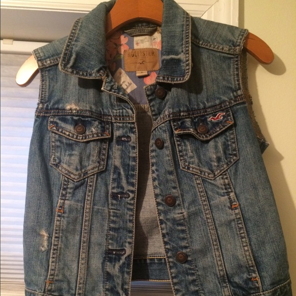 Hollister distressed denim vest size small