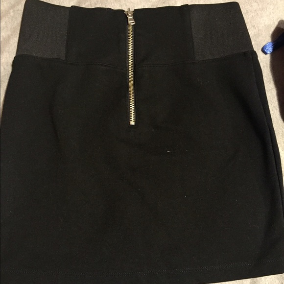 Skirt - Picture 2 of 2