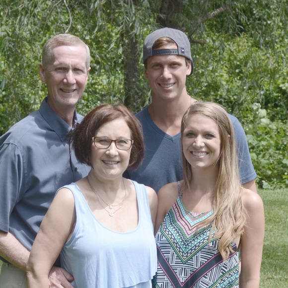 Meet your Posher, Melissa. - Picture 2 of 4