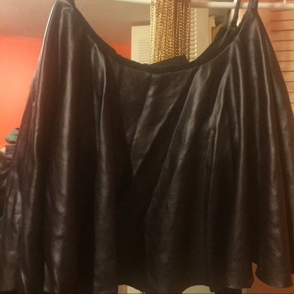 Crop top - Picture 2 of 2