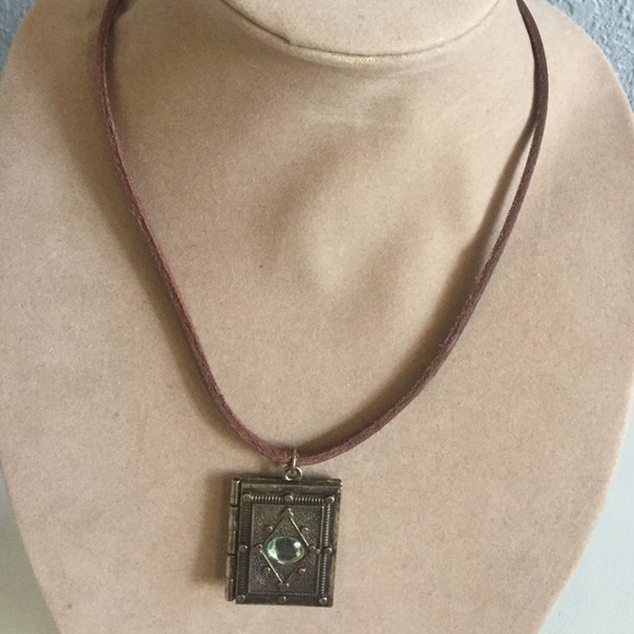 Jewelry - Cute and different Necklace