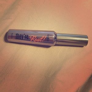 Benefit they're real mascara