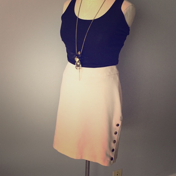 Super cute cream polyester skirt size Medium